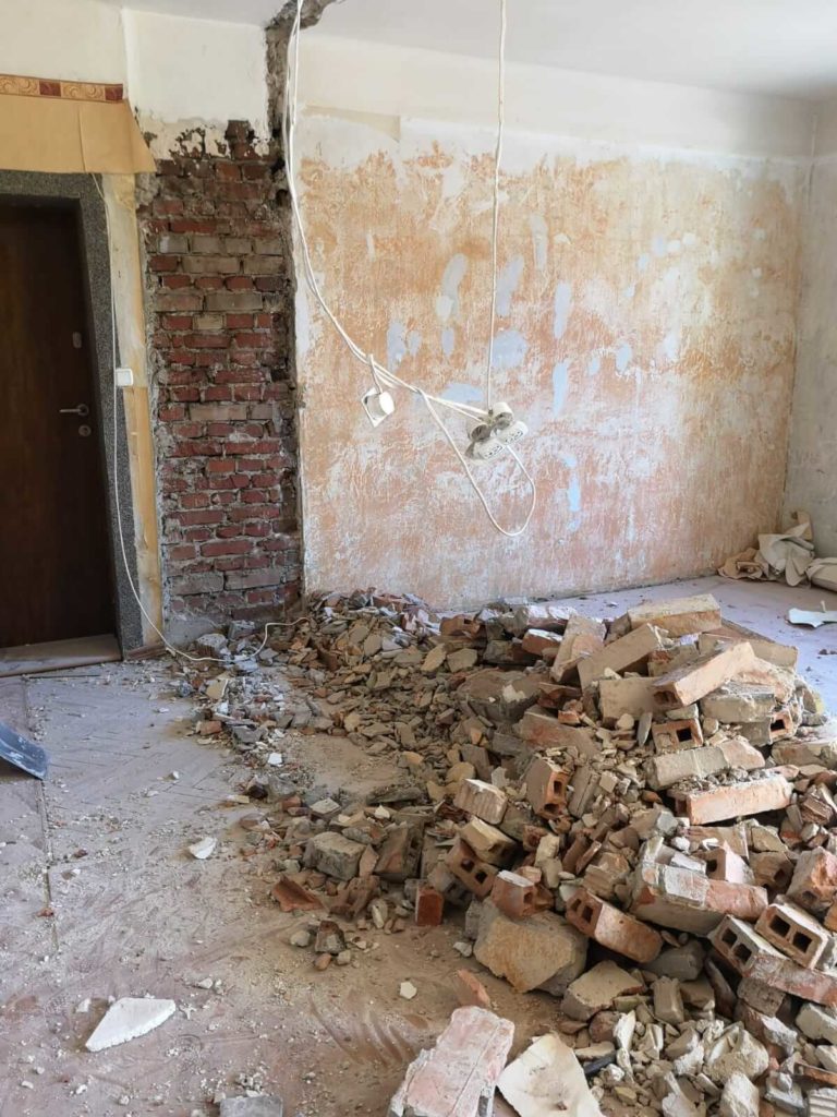 Planujesz zakup starego mieszkania do remontu? Zobacz, co może Cię zaskoczyć!