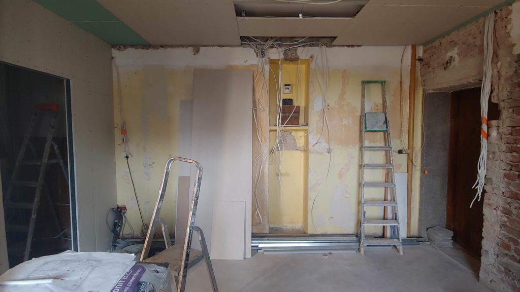 Planujesz zakup starego mieszkania do remontu? Zobacz, co może Cię zaskoczyć!