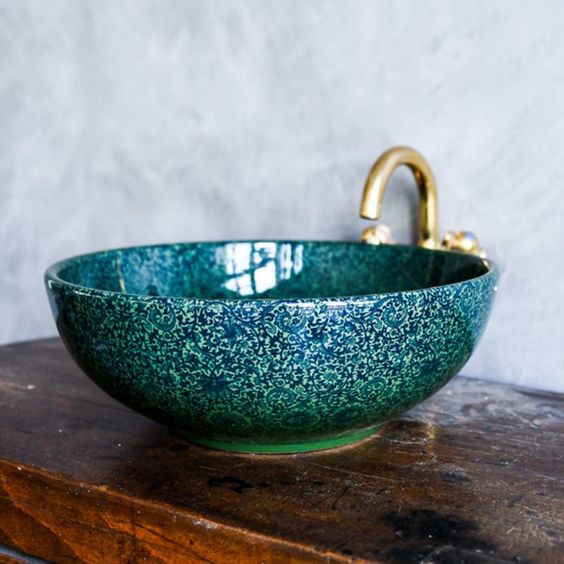 Kolorowa ceramika w łazience - zalety, porady, inspiracje